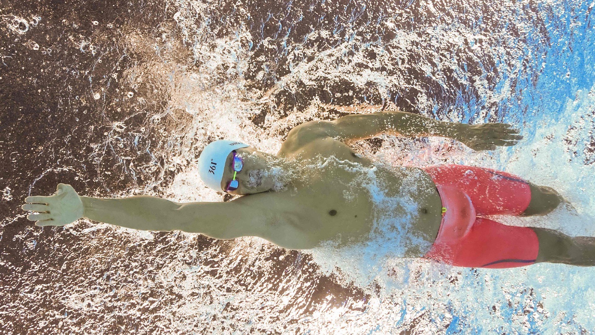 一球定乾坤，陈雨菲点燃赛场，中国队力克泰国队展羽球魂